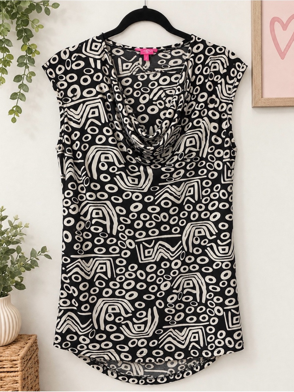 Sleeveless Cowl Neck Blouse in Black & Cream - Unbranded